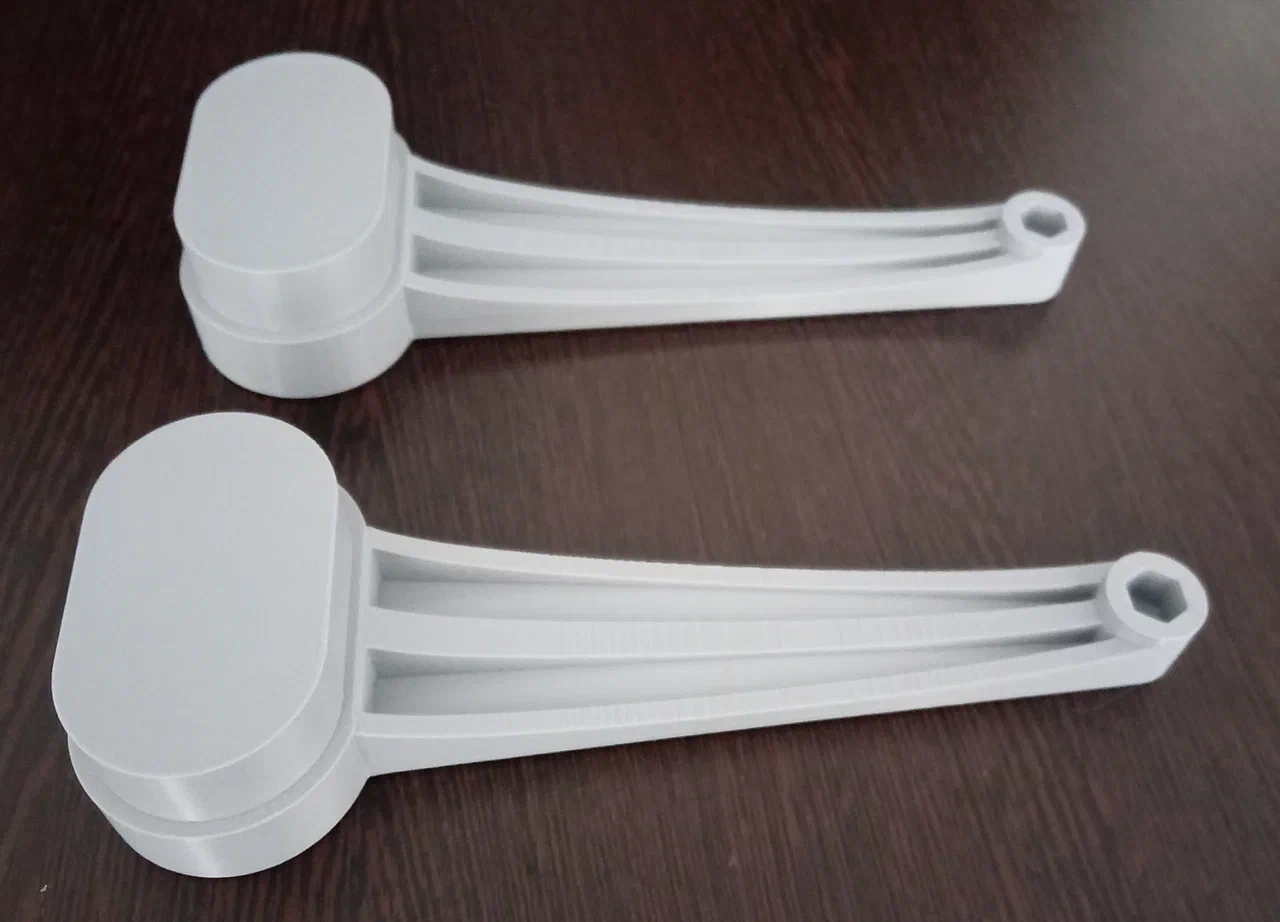 The handle for the Hayward TigerShark 2 vacuum cleaner. A pool vacuum cleaner.
