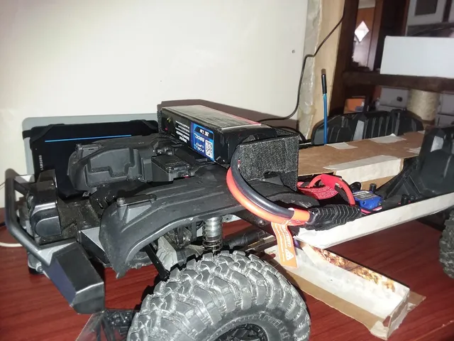 TRX-4 Front battery mount