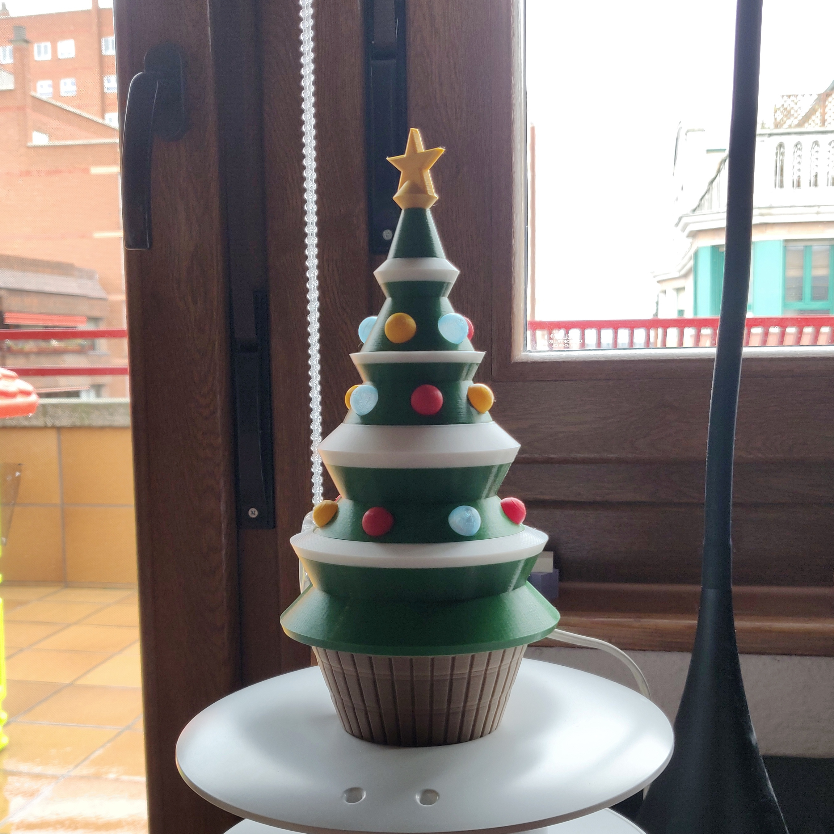 Miniatura 4 do modelo 3D Simple Christmas Tree Lamp