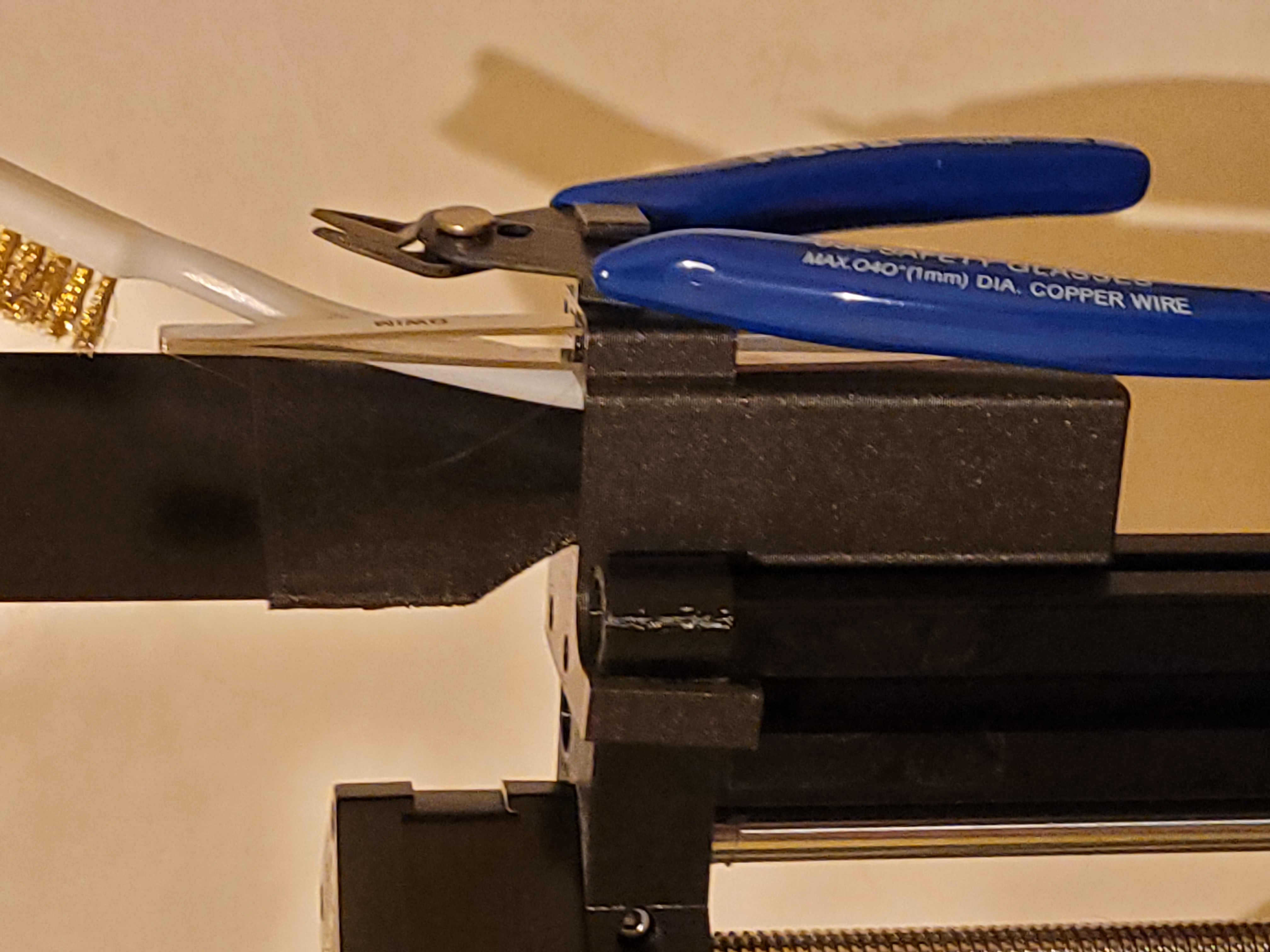 Prusa Mini+ Tool Holder with tweezer hole
