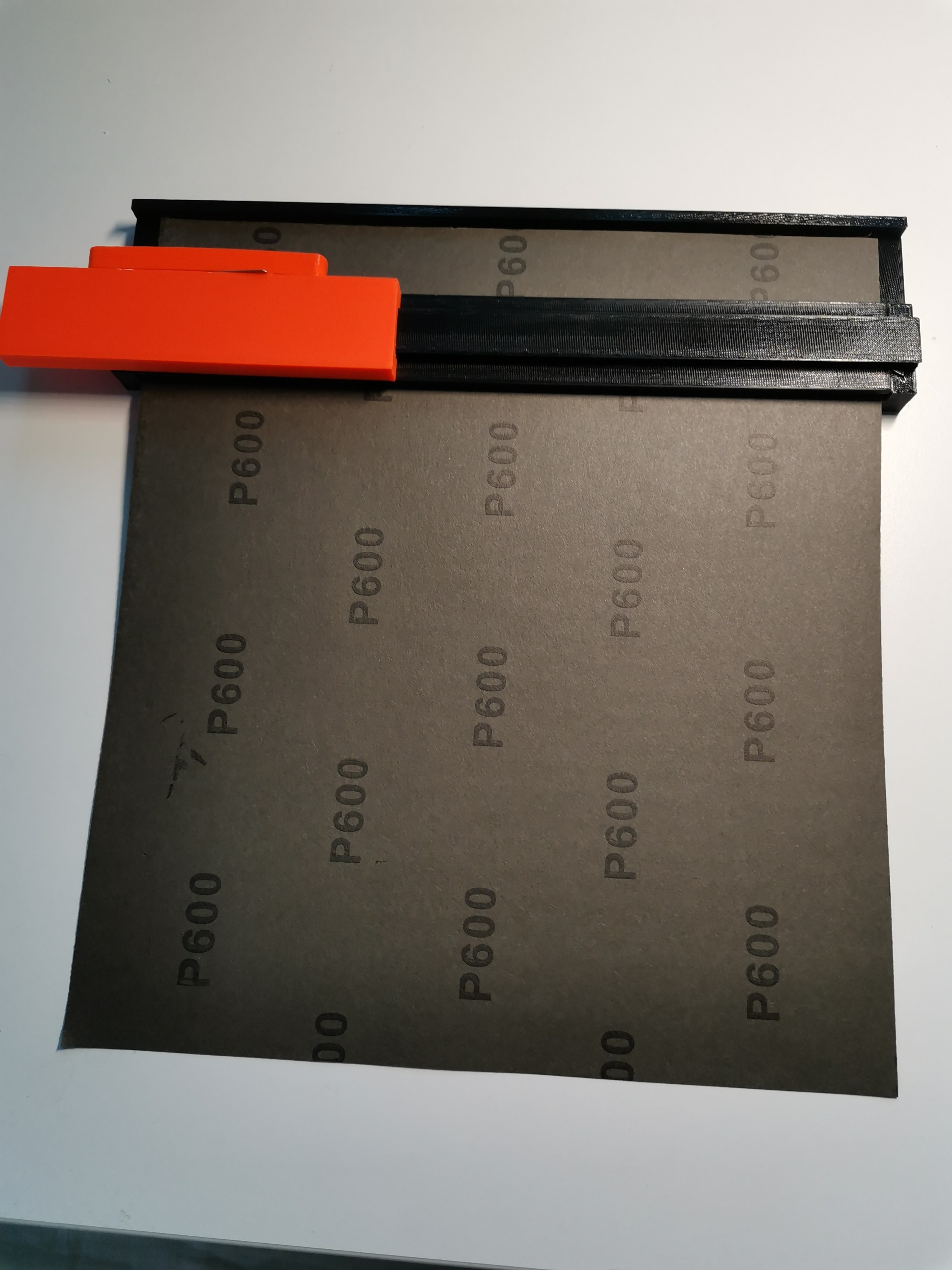 Sandpapercutter / Schleifpapierschneider