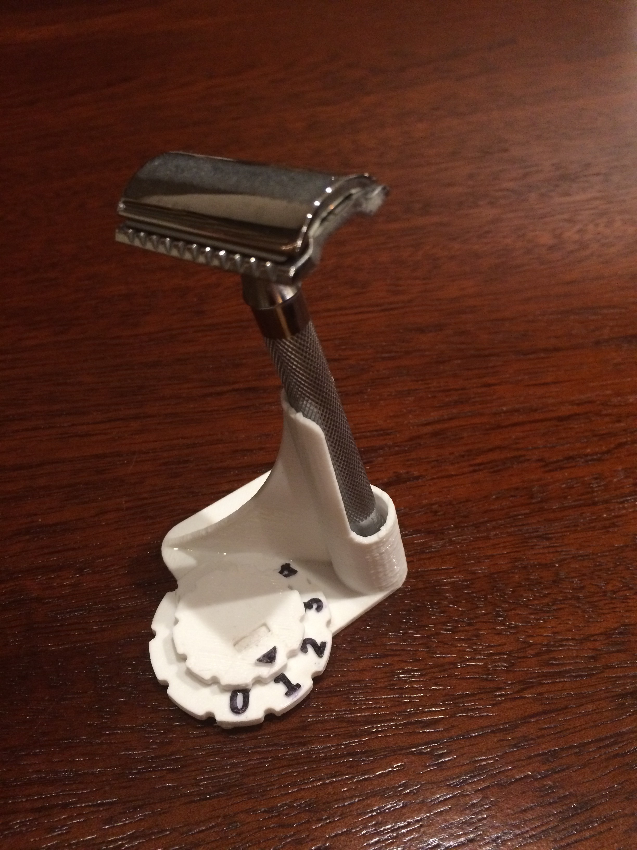 Razor Stand With Counter