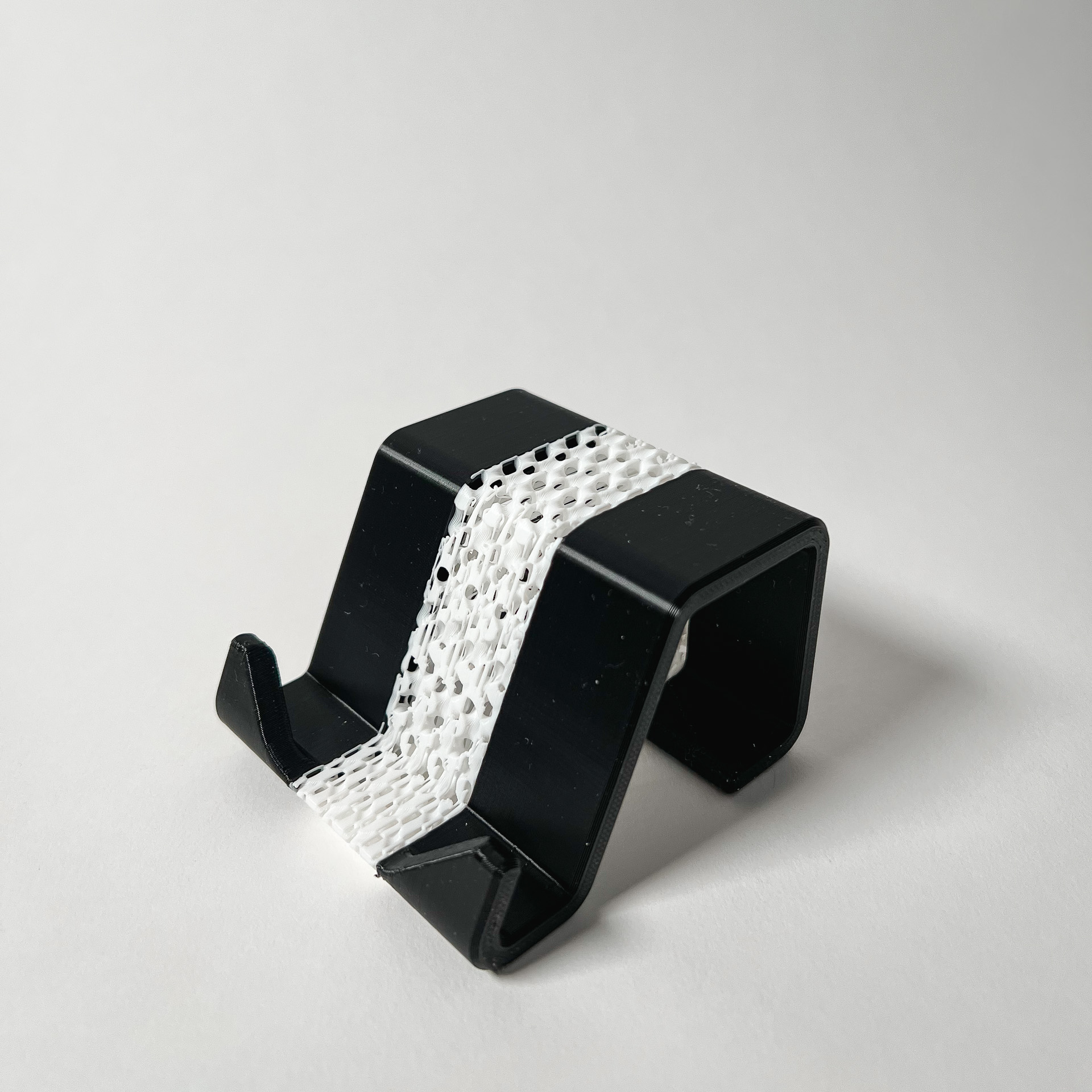 iPhone Stand by Nordheim | Download free STL model | Printables.com