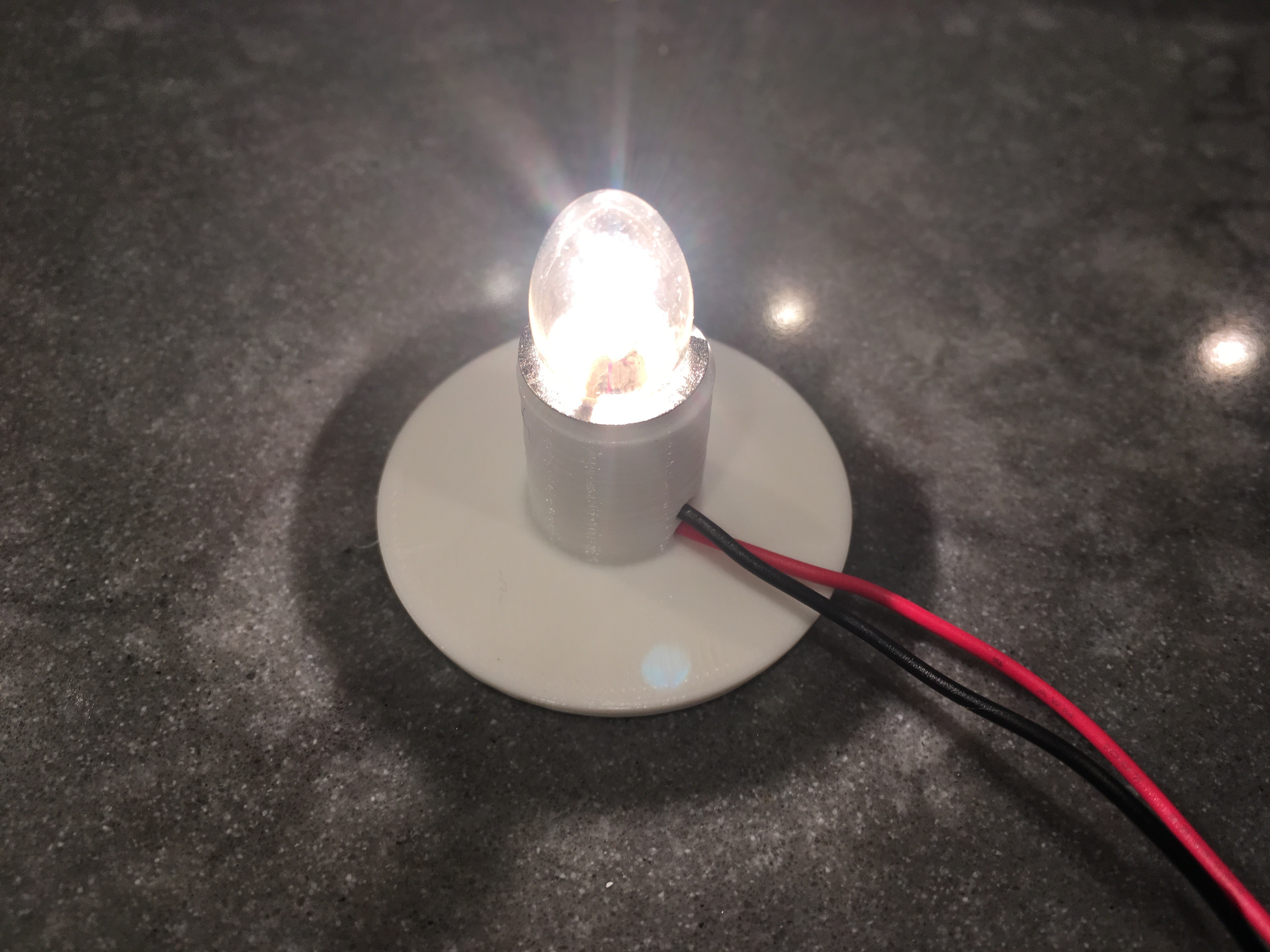 Miniatura 4 do modelo 3D Flashlight light bulb base (incandescent)