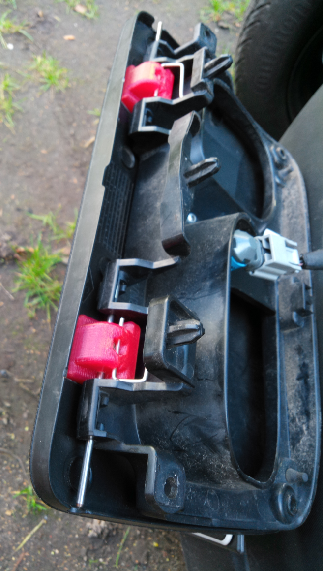 Replacement hinges for charging flap (Renault Twizy)