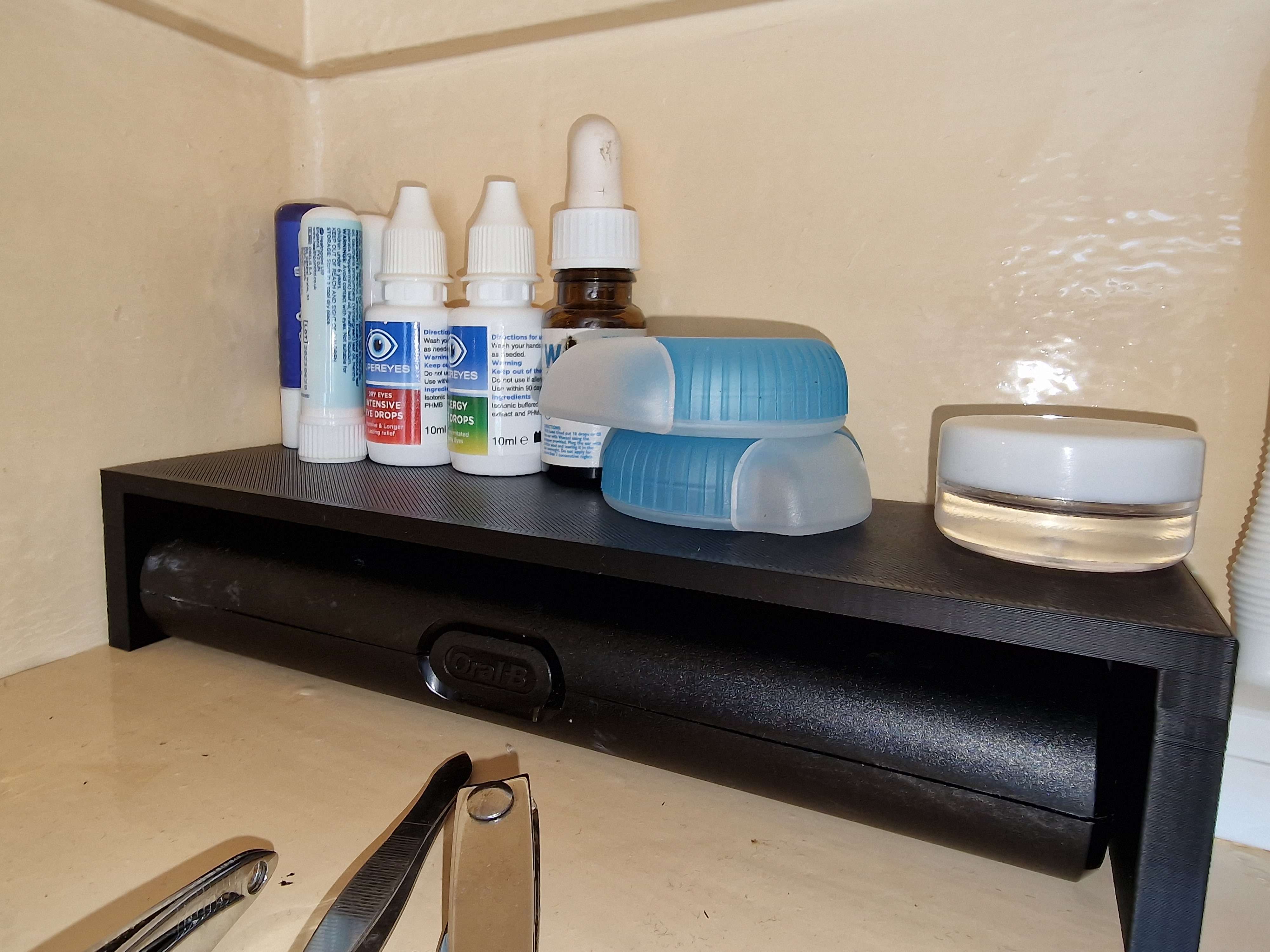 Bathroom shelf for Oral B travel case
