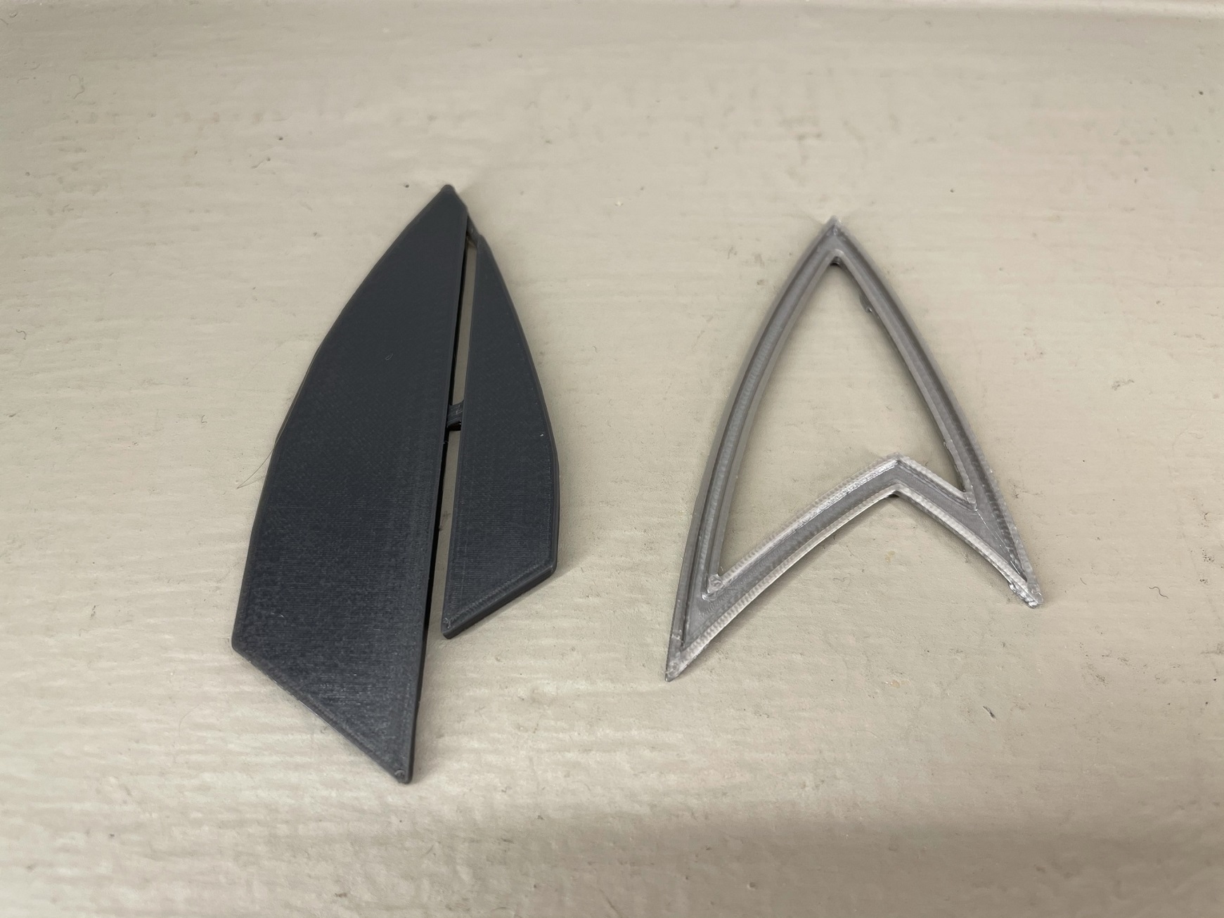 star-trek-picard-combadge-by-download-free-stl-model