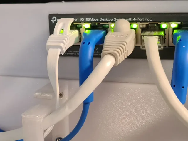 TP-Link 5-port poe 10" Rack mount