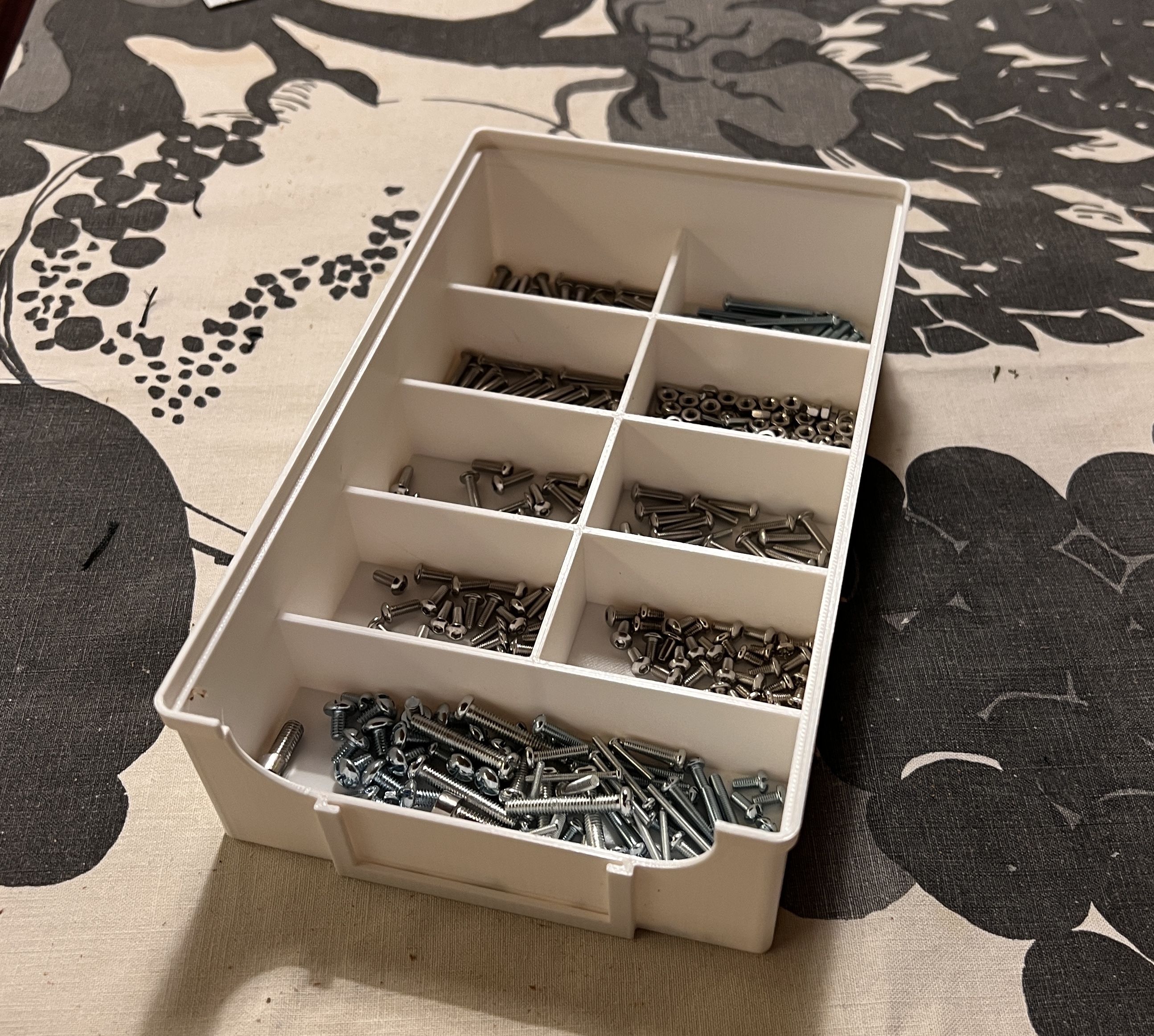 Stackable box with divisions
