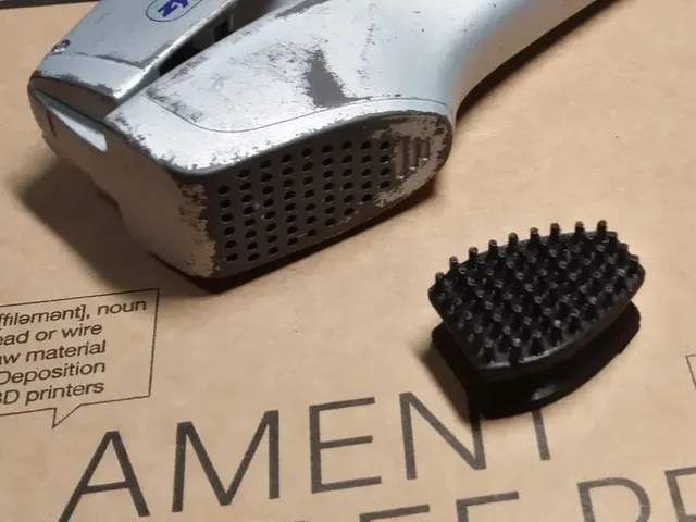 Garlic press cleaning tool
