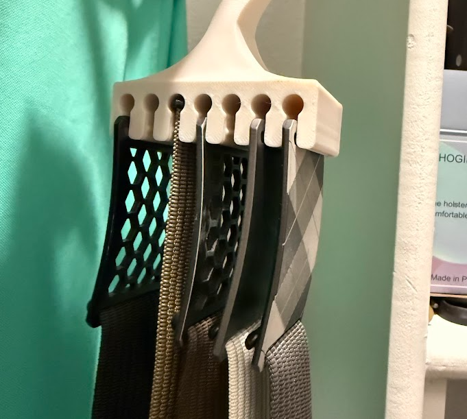Grip 6 - Seven Belt Hanger