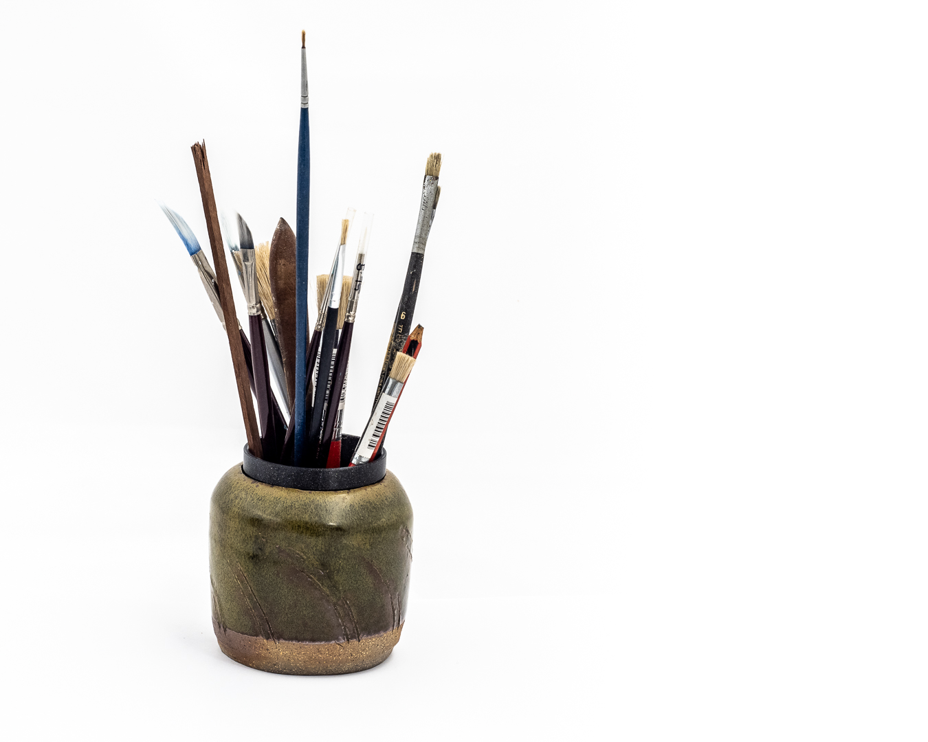 ARTISTS BRUSH AND PENCIL TIDY