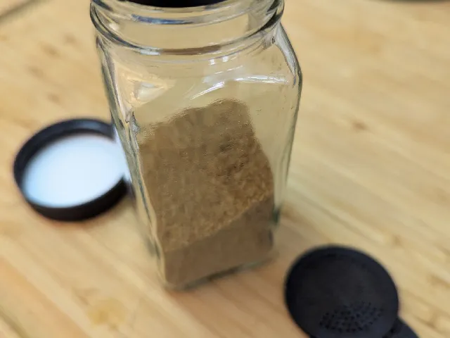 Spice jar fitments