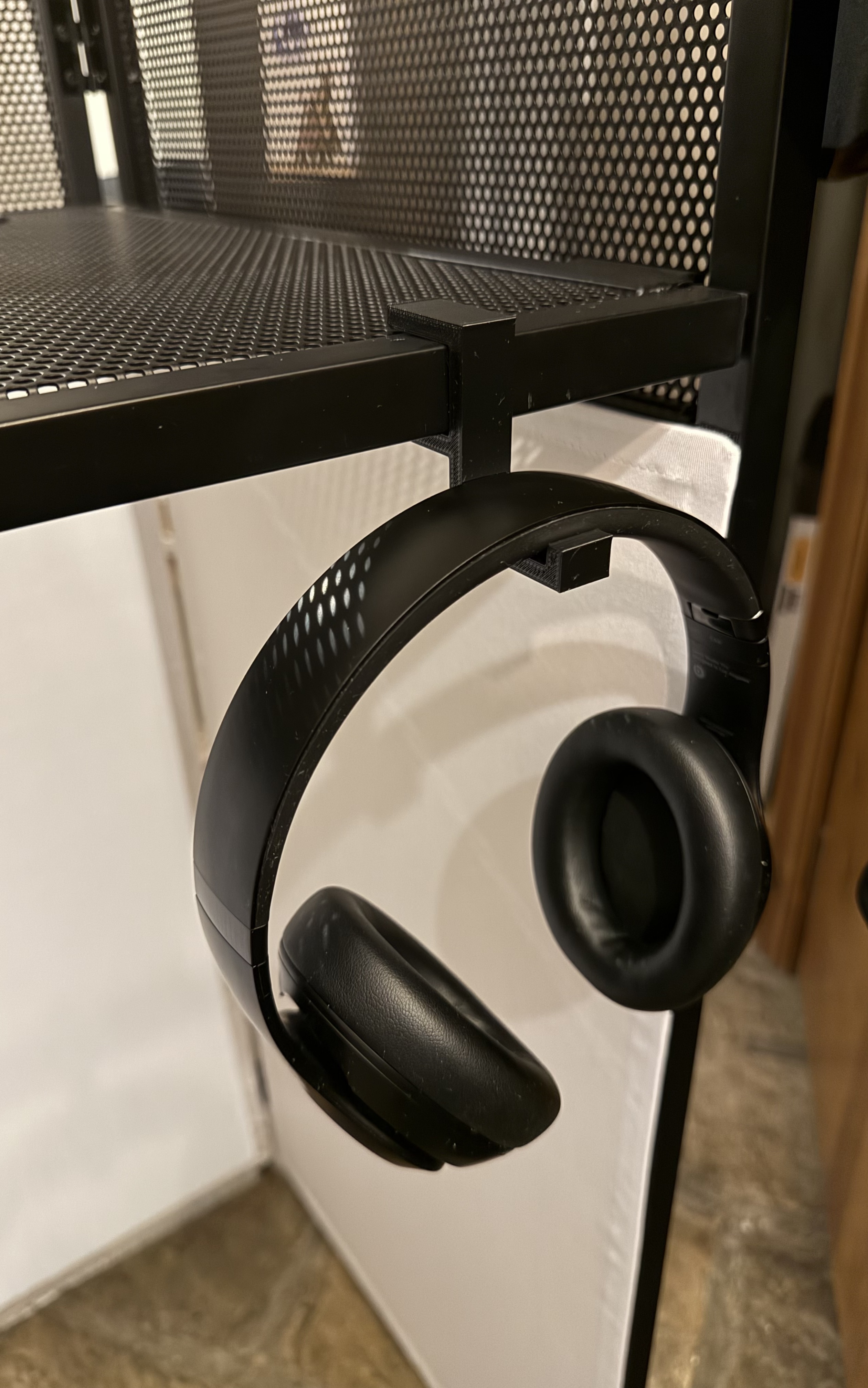 Combi Booth Headphones Hook