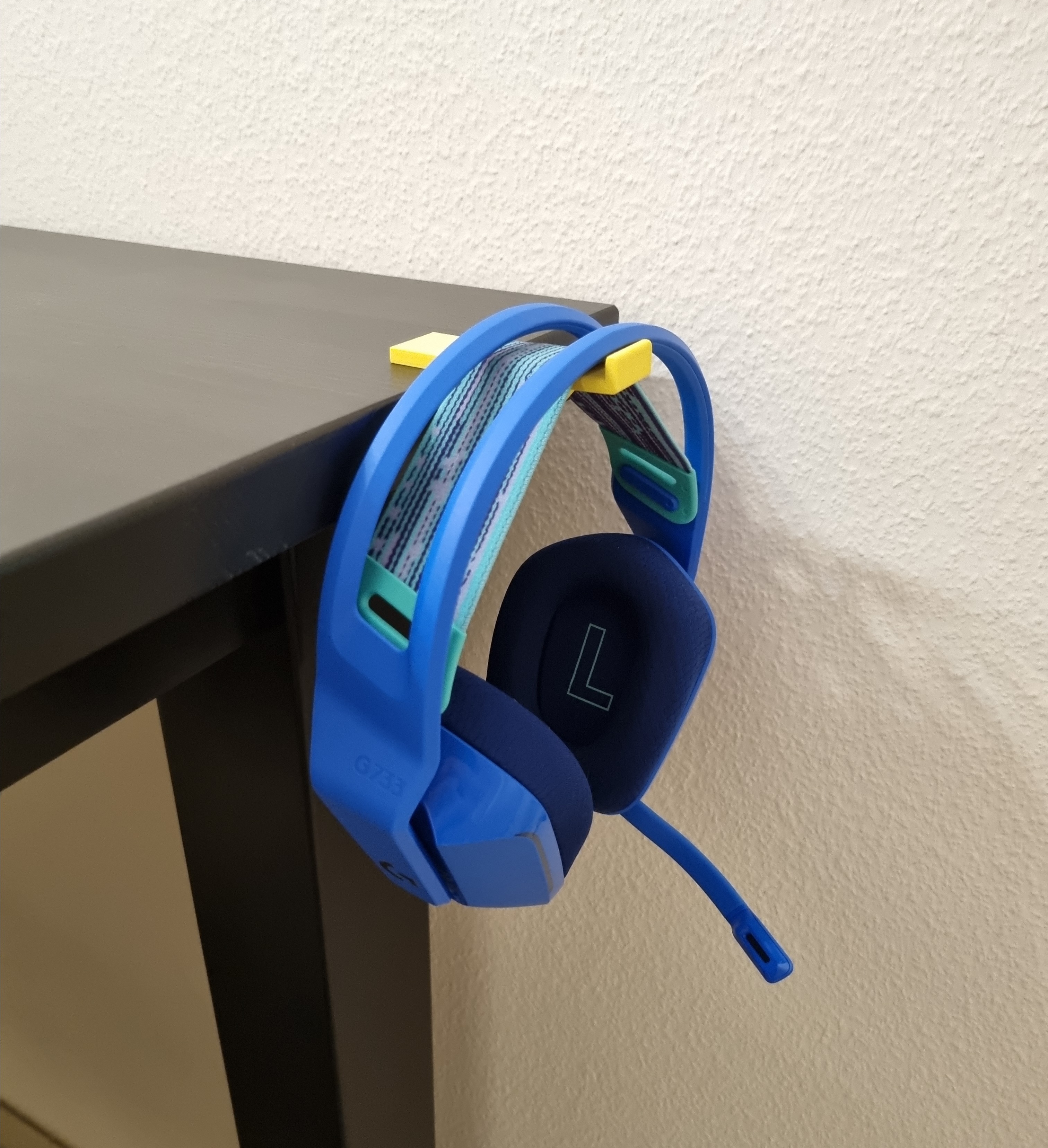 Headphones holder