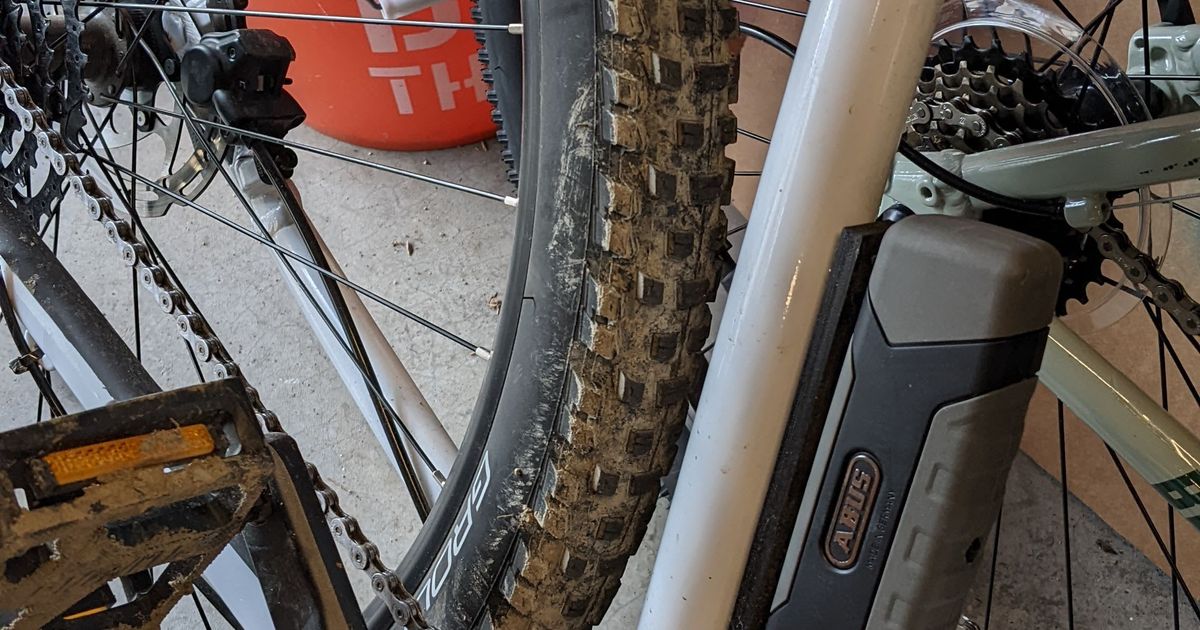 Abus Ulock bike lock mount using water bottle screws by lienmeat