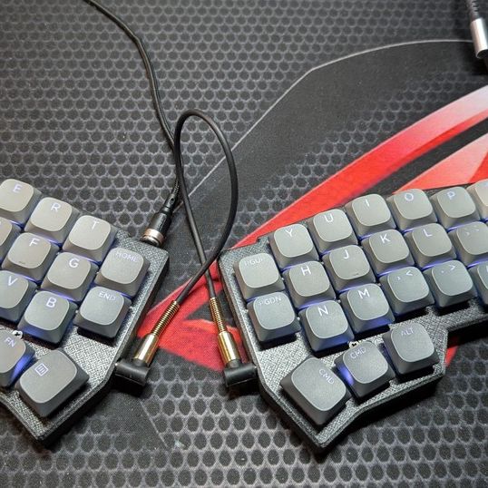 Corne Choc/Cherry v4 Case by alko | Download free STL model