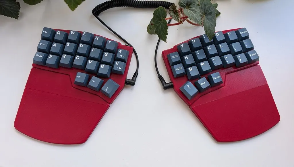 Corne Choc/Cherry v4 Case by alko | Download free STL model