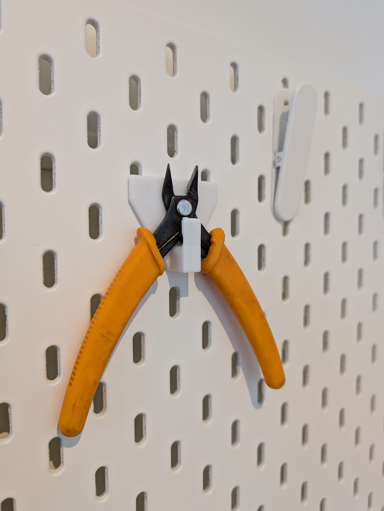 Skadis clippers holder (remix)
