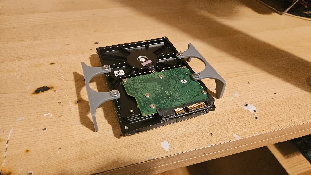 5.25＂ Front Panel Bay to 3.5＂ HDD Adapter by repairwins