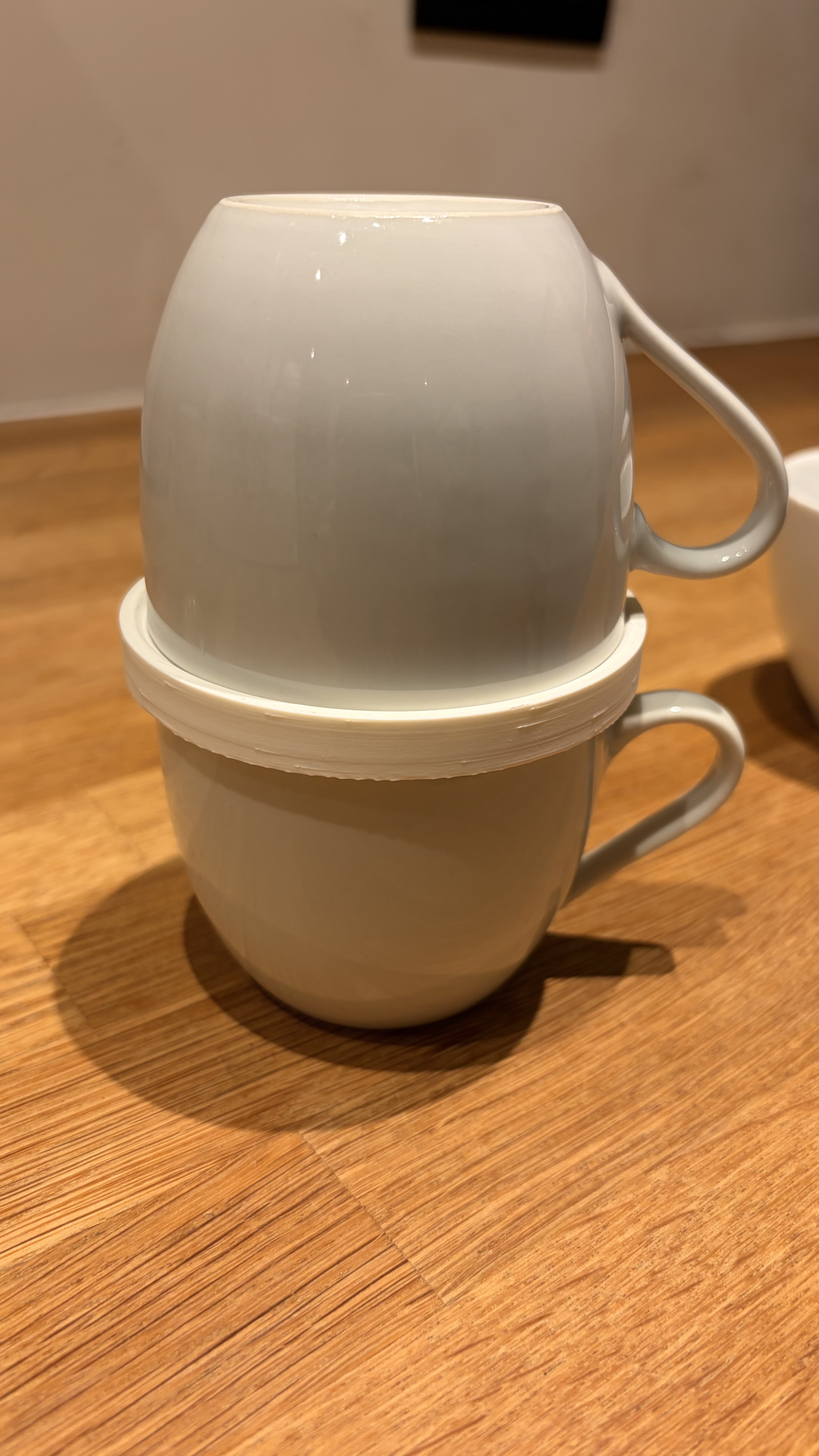 Drinking glasses/mugs/cups stacker.