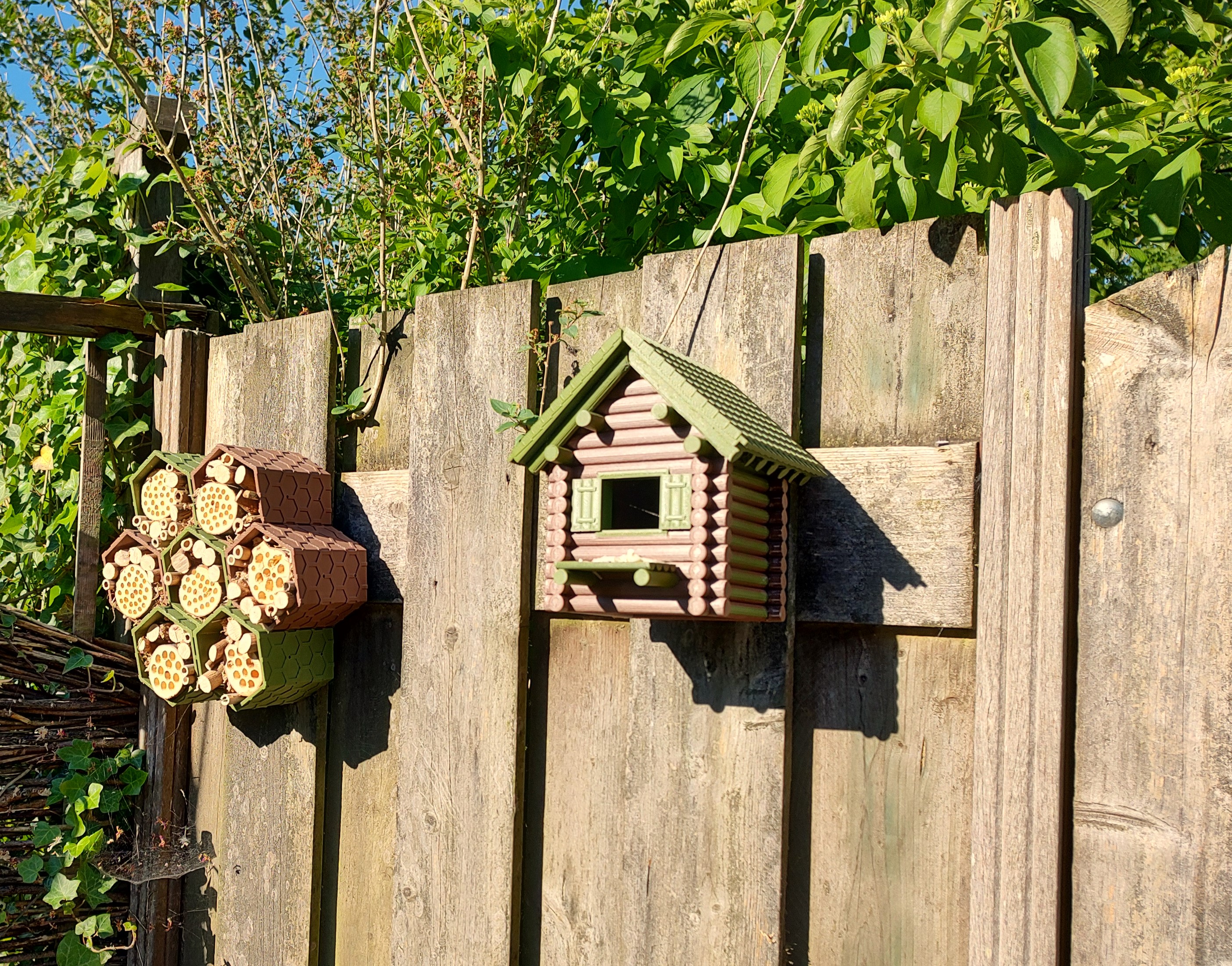 Log cabin bird house