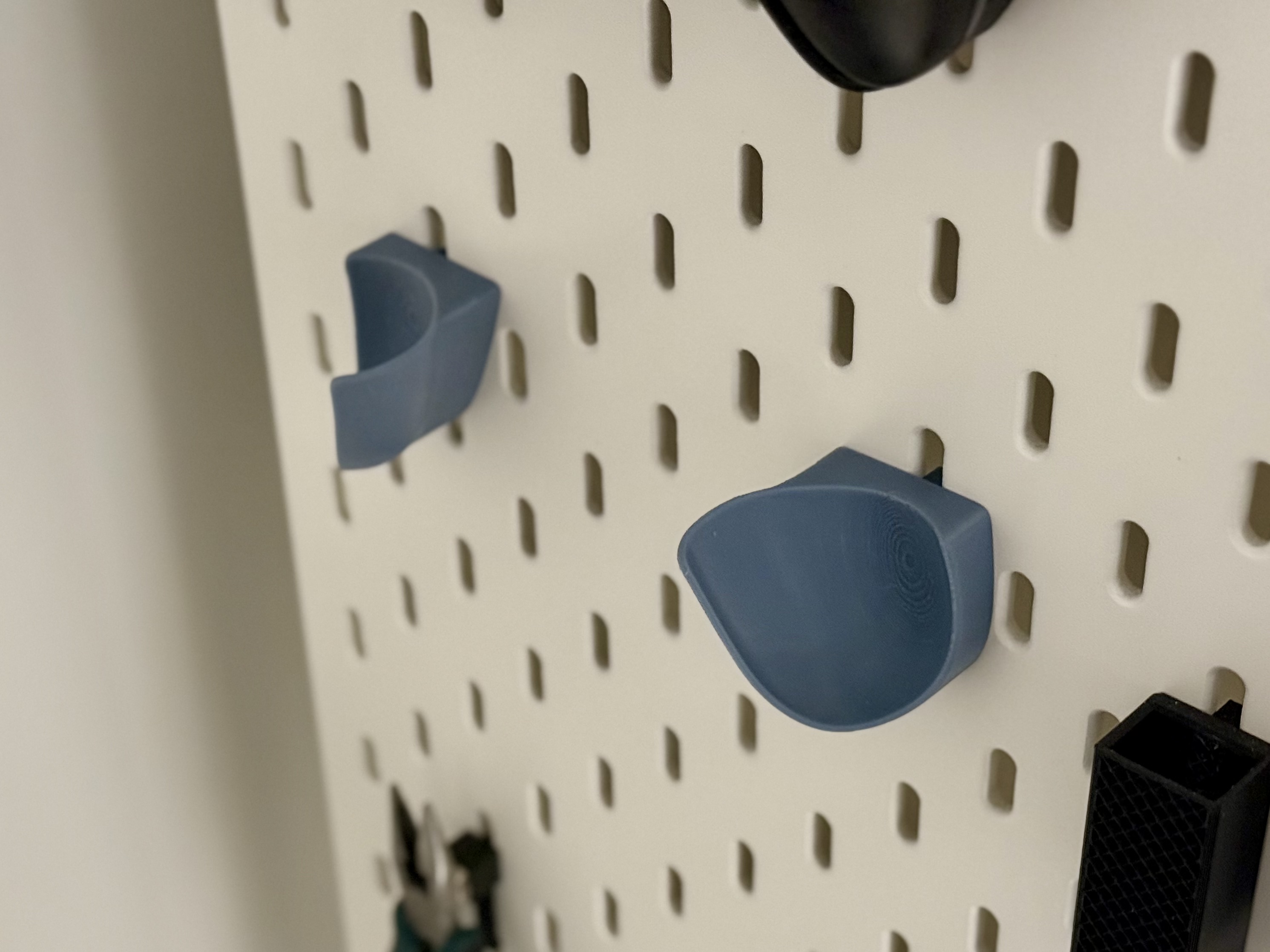 PS4 controller holder for IKEA pegboard — thumbnail 3
