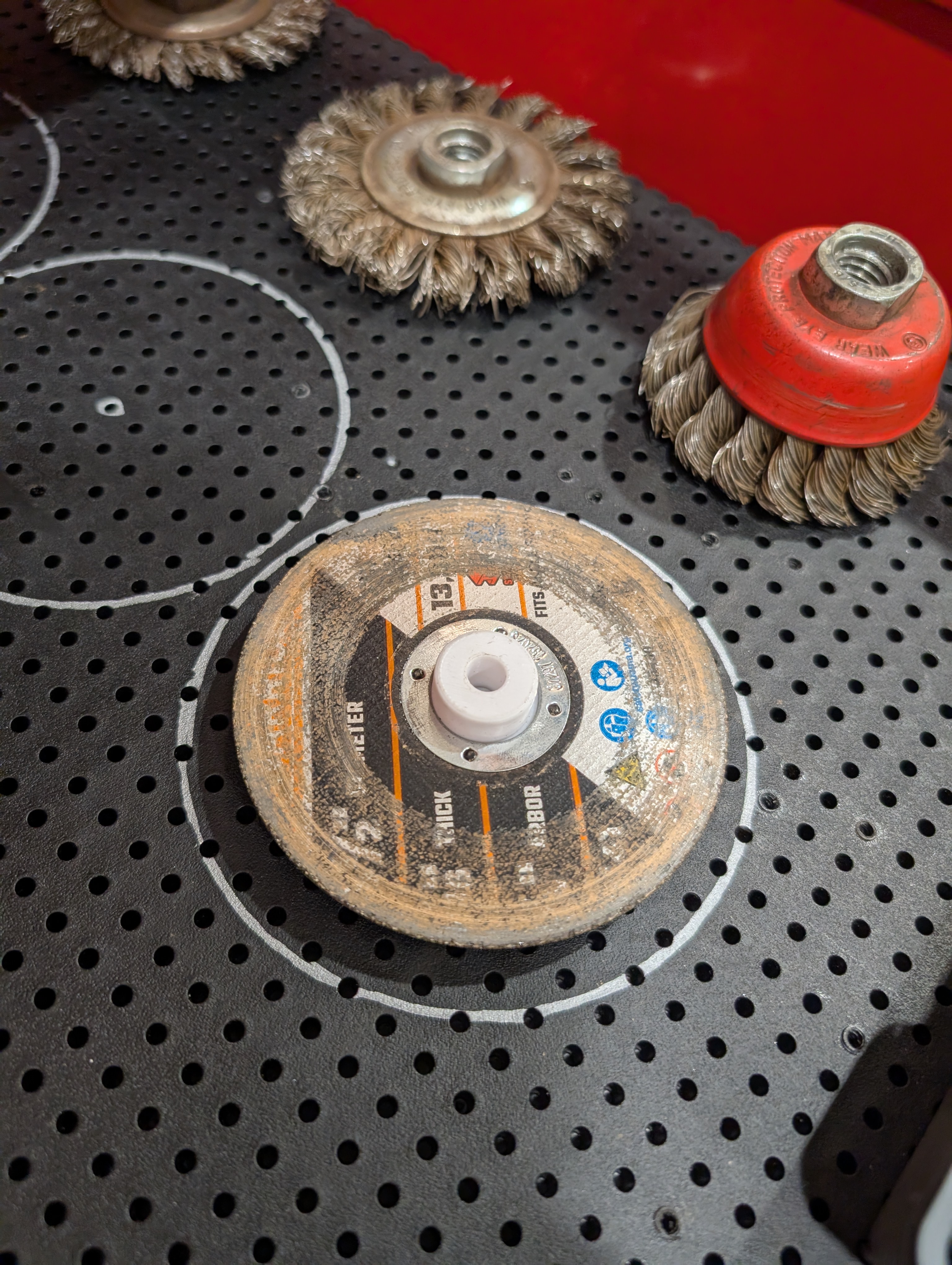 Grinder wheel holder for Toolgrid