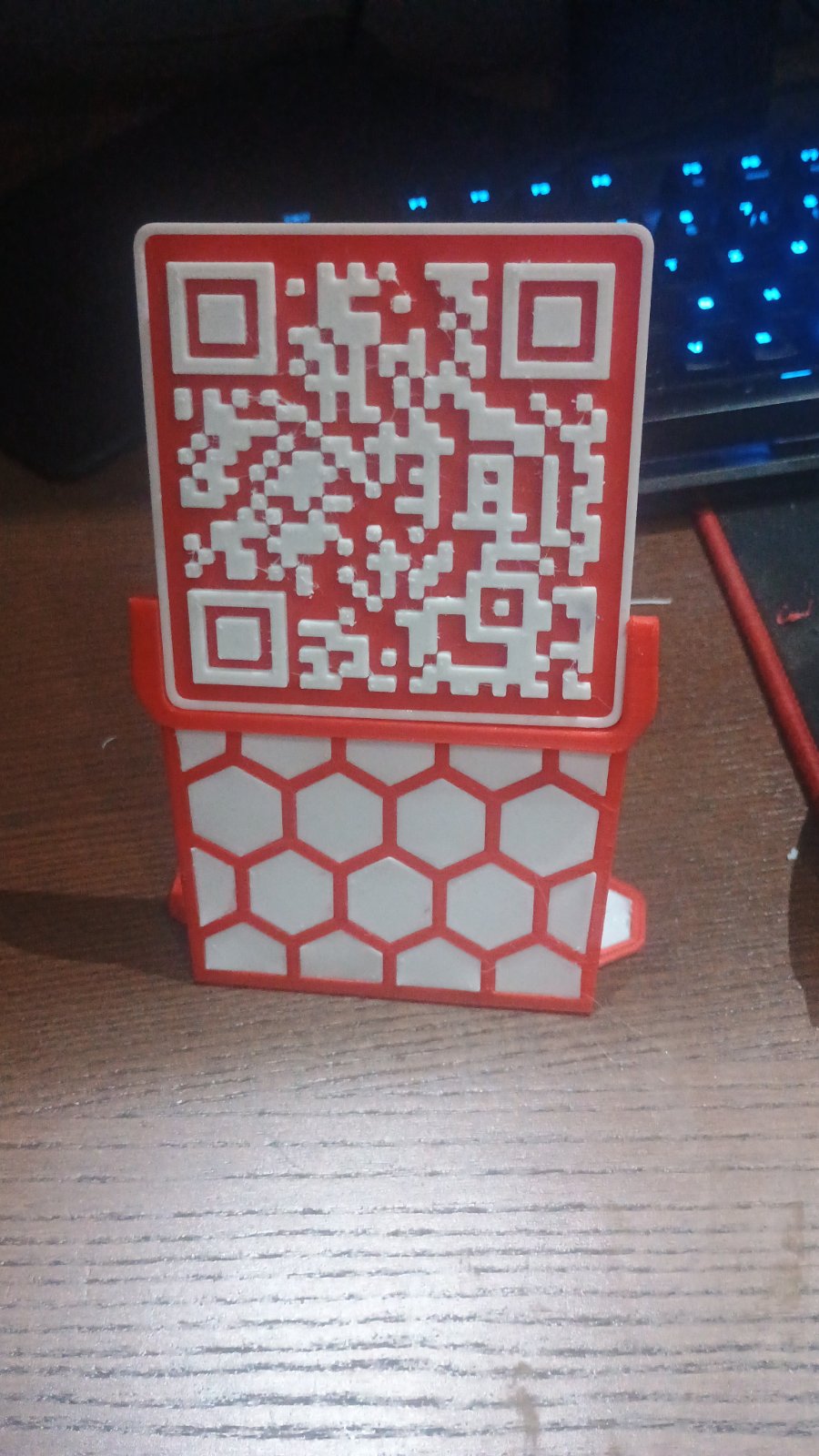 Hotswappable QR code stand