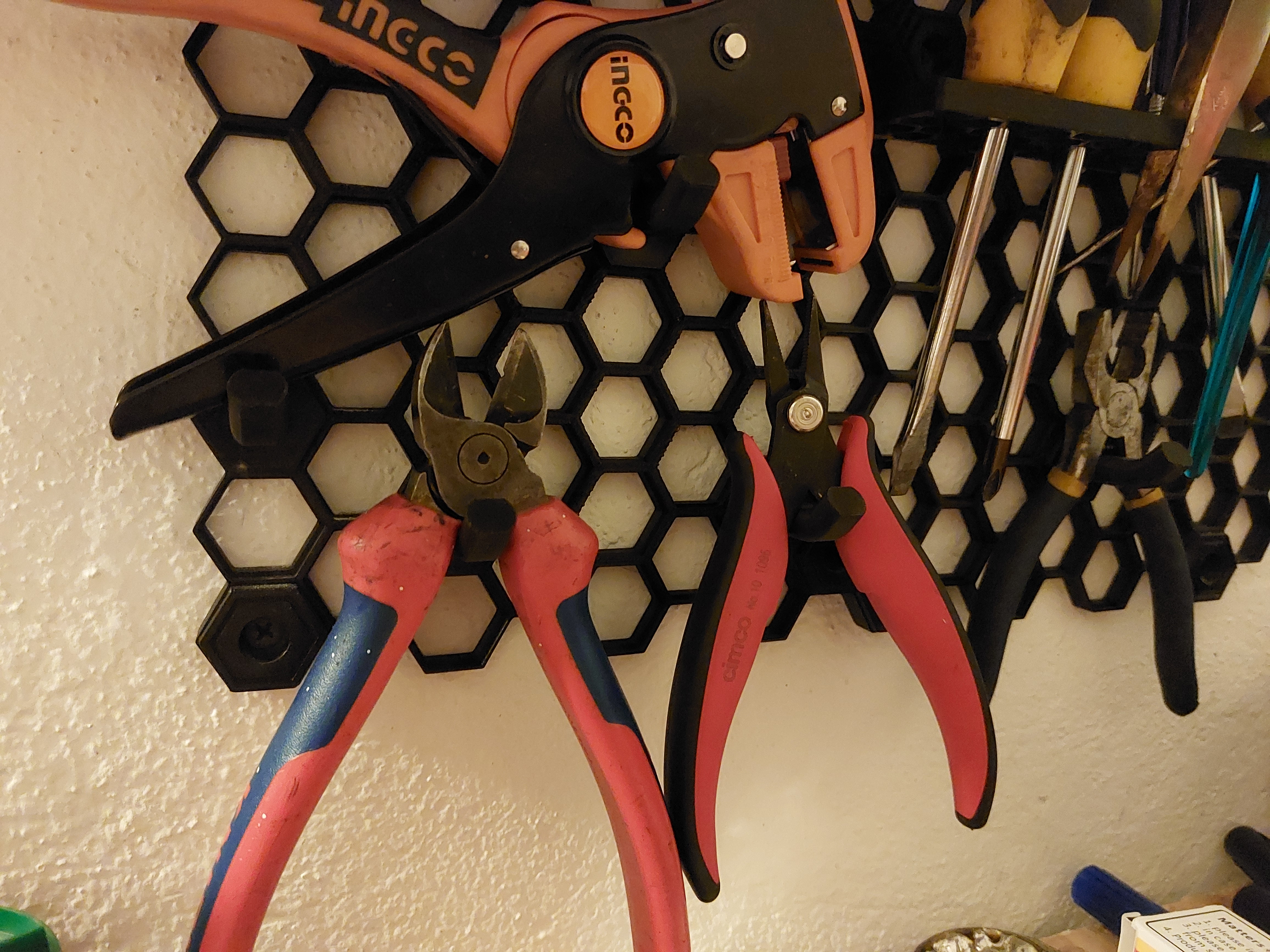 Honeycomb tool holder