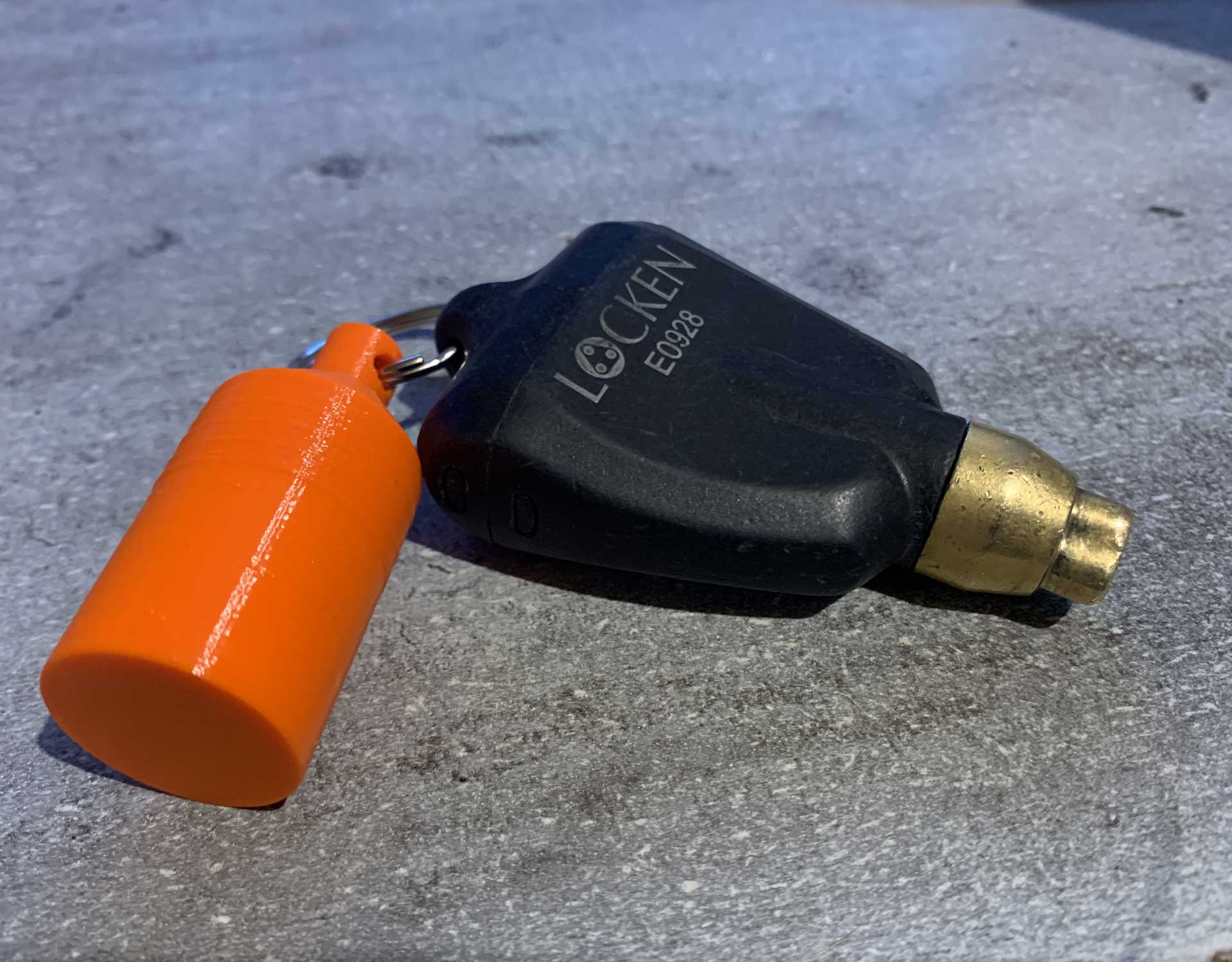 Porte clé étui pile CR2 Locken