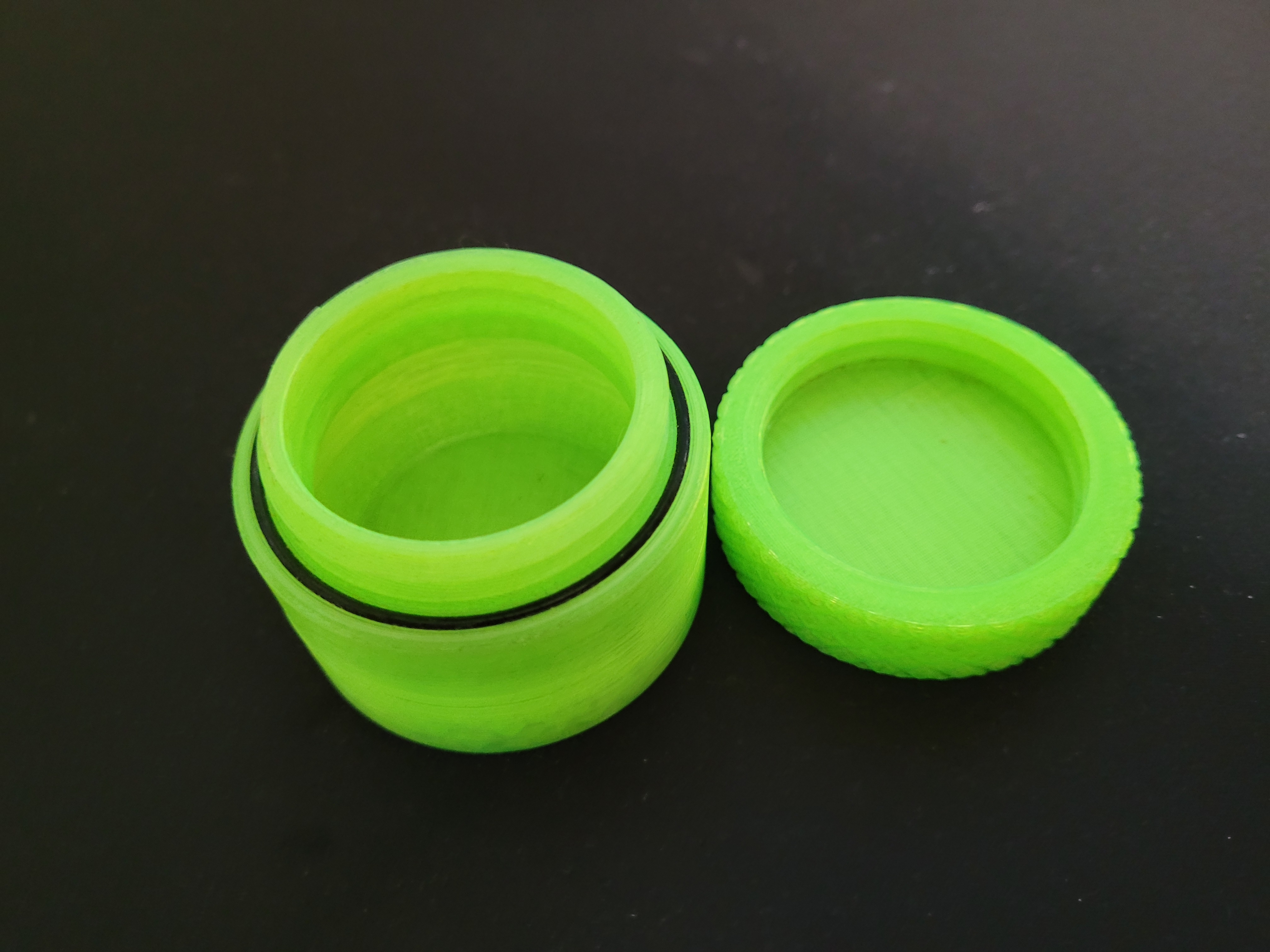 Sealed screwable container