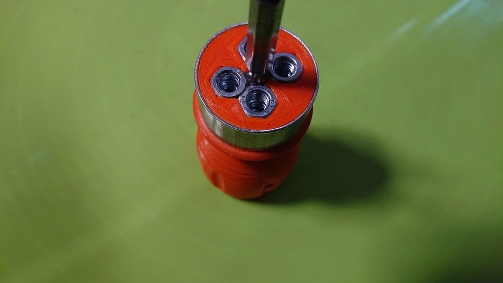 Miniatura 2 do modelo 3D Fully functional screwdriver with replaceable bits