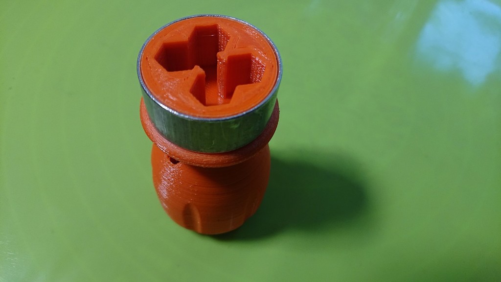 Miniatura 4 do modelo 3D Fully functional screwdriver with replaceable bits