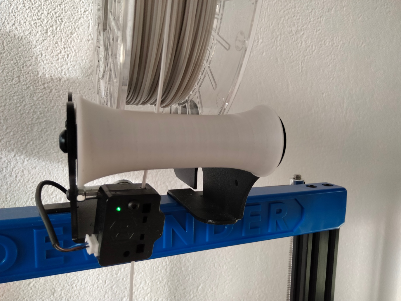 Deluxe sidewinder spool holder