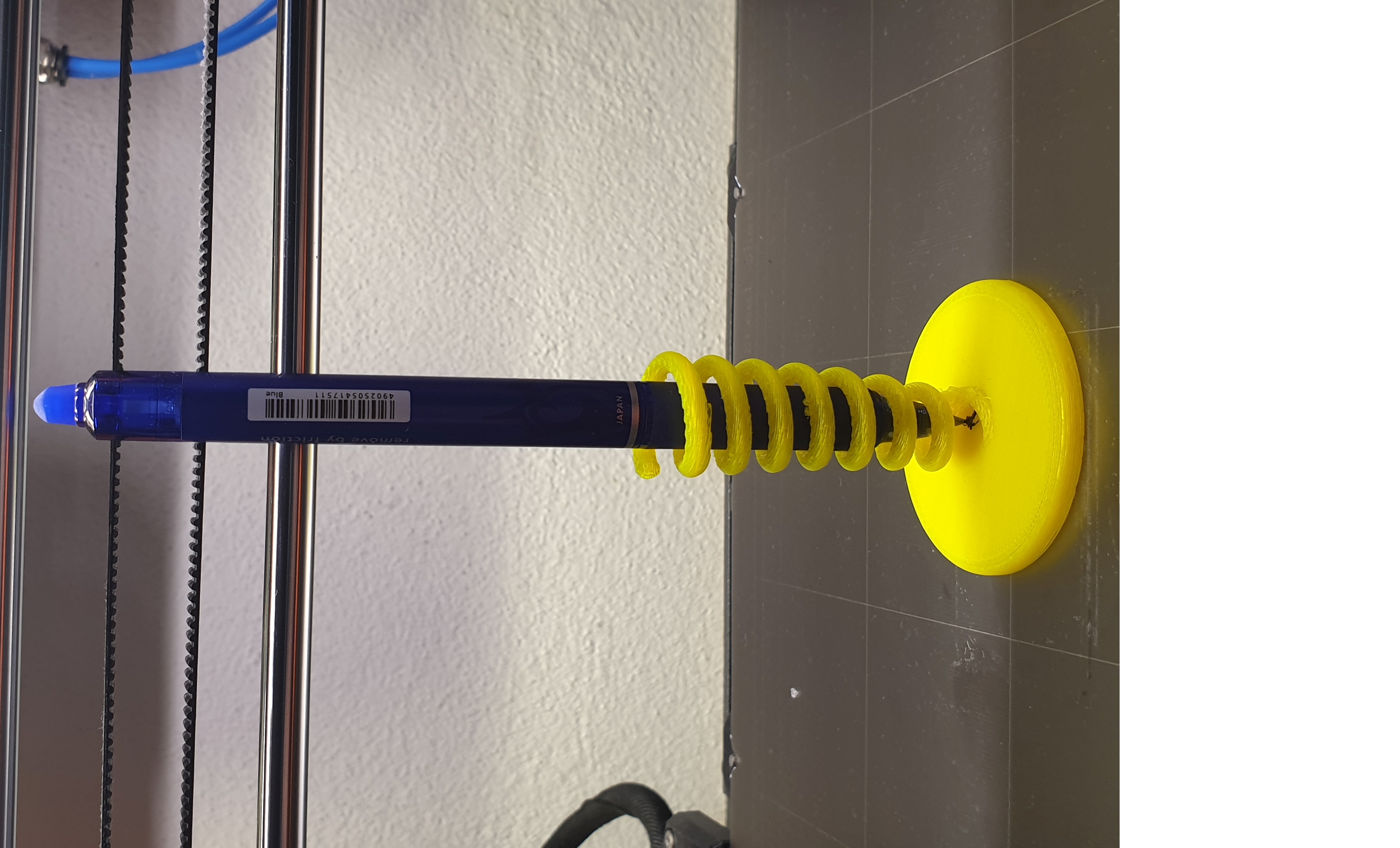 Spiral pen holder