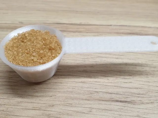 Measuring cups (13 ml and 18 ml)