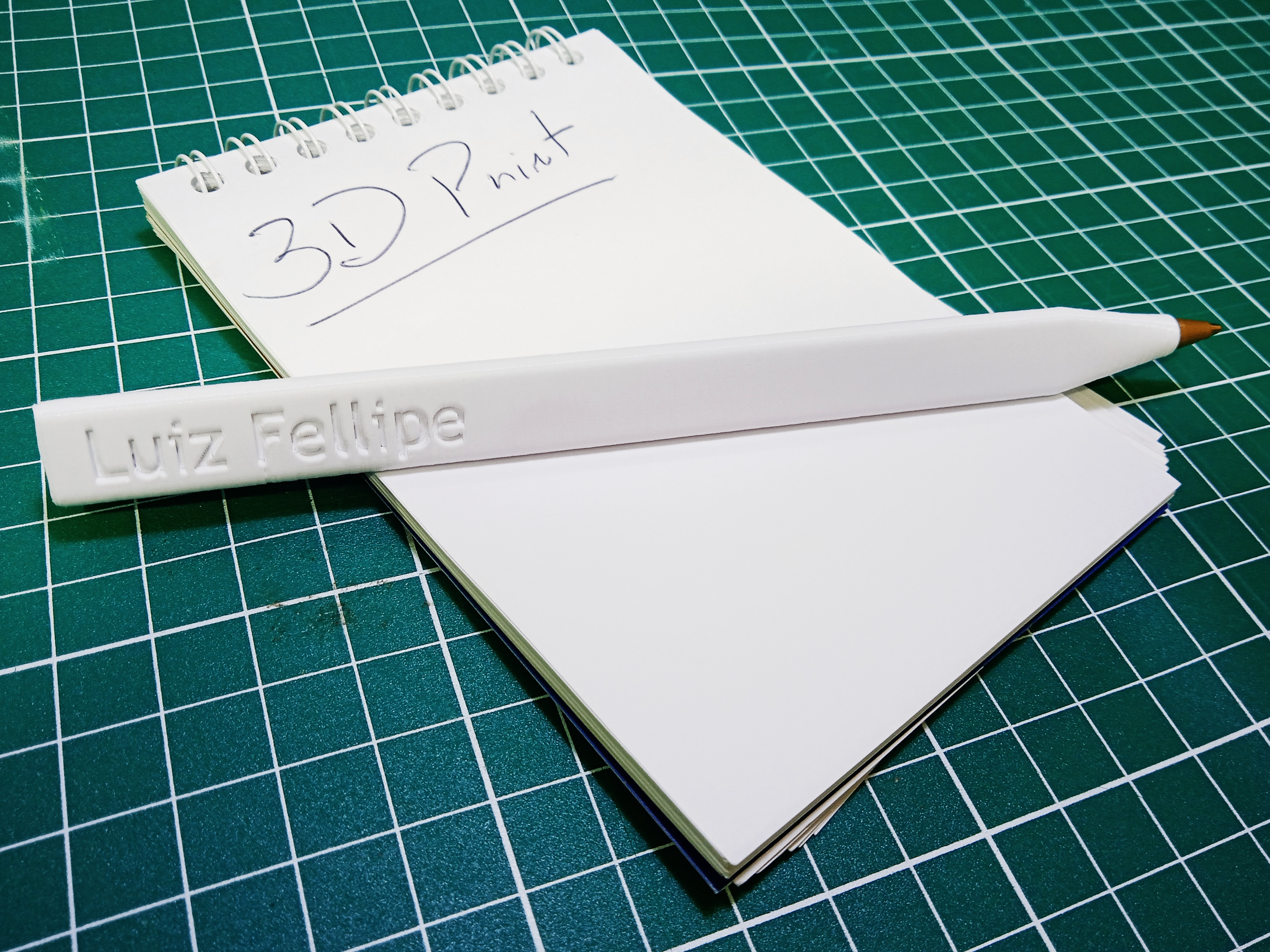 Miniatura 2 do modelo 3D Triangular Pen with text