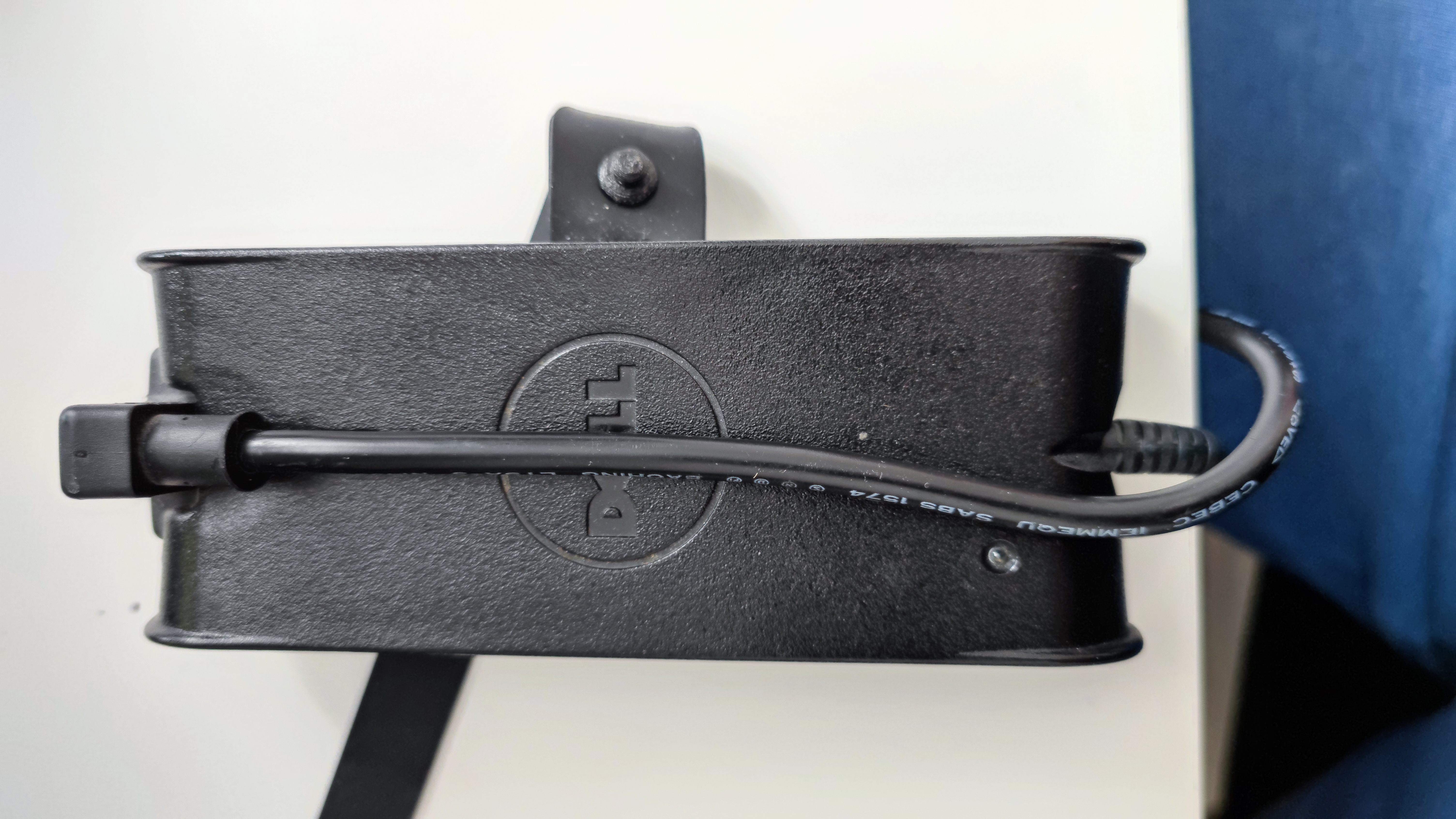 Dell notebook power adapter strap pin / Kolík napájecího adaptéru notebooku Dell