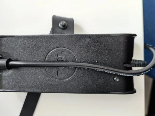 Dell notebook power adapter strap pin / Kolík napájecího adaptéru notebooku Dell