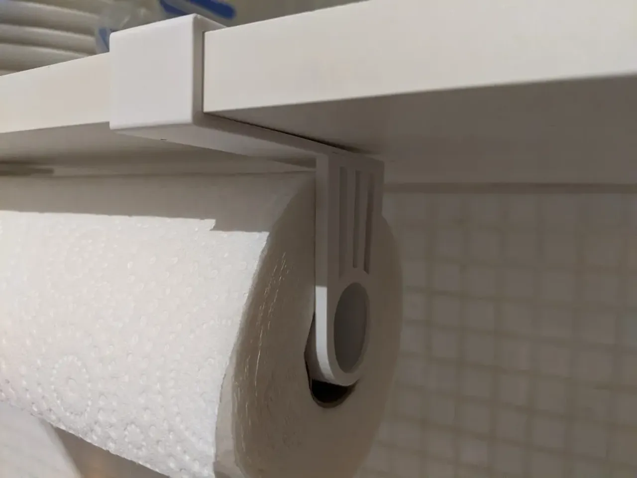 Paper Towel Holder Offset (16mm Shelf) by Erd