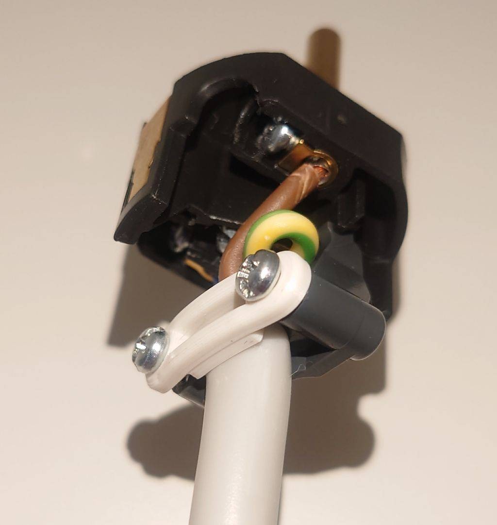 Universal Strain Relief Clip (Hole Distance 17mm)