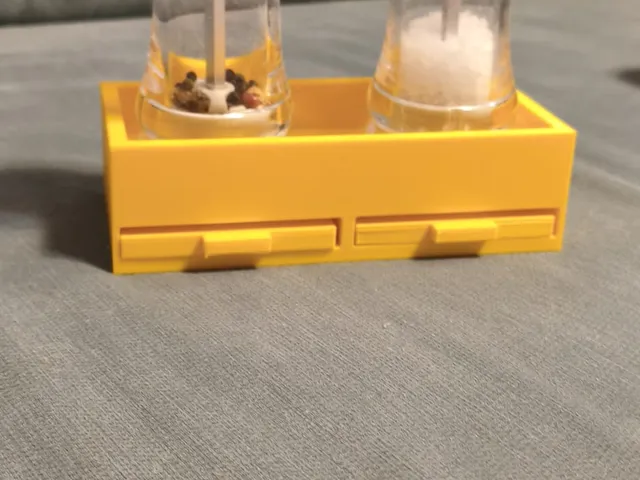 salt and peper holder