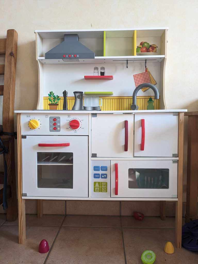 children's kitchen toys - repair // cuisine pour enfant