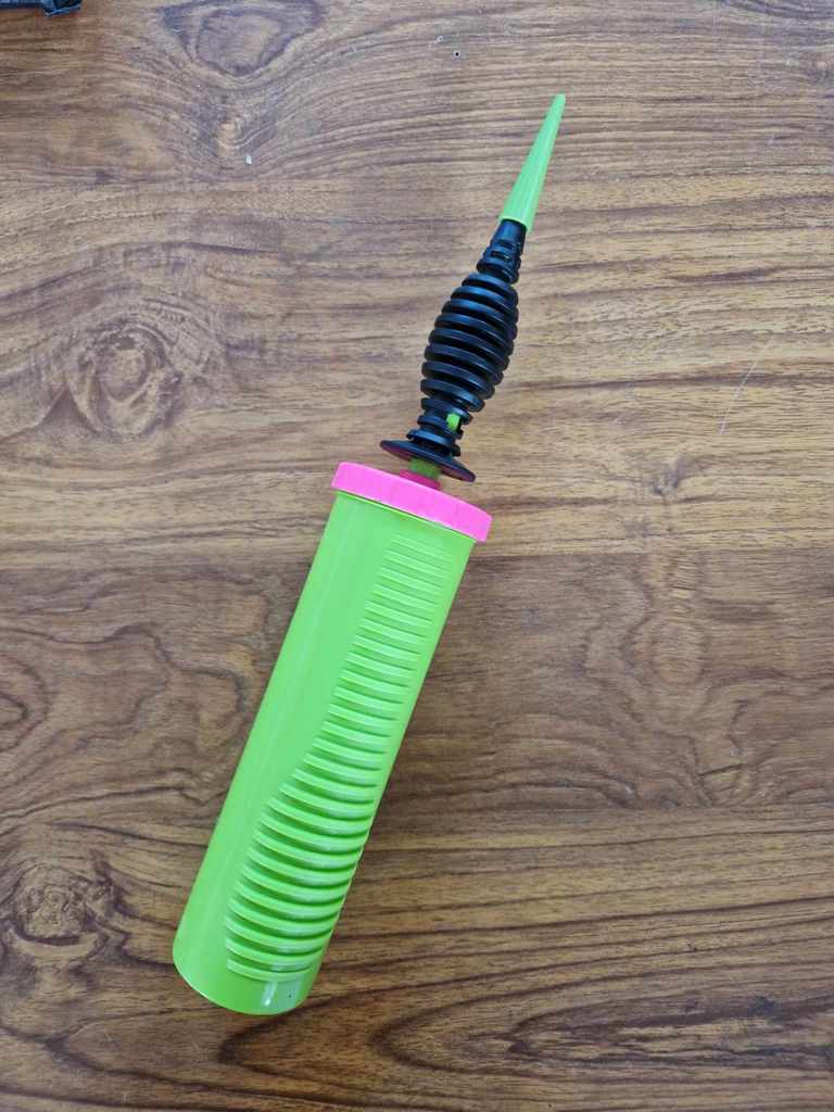 balloon pump // pompe à main baudruche