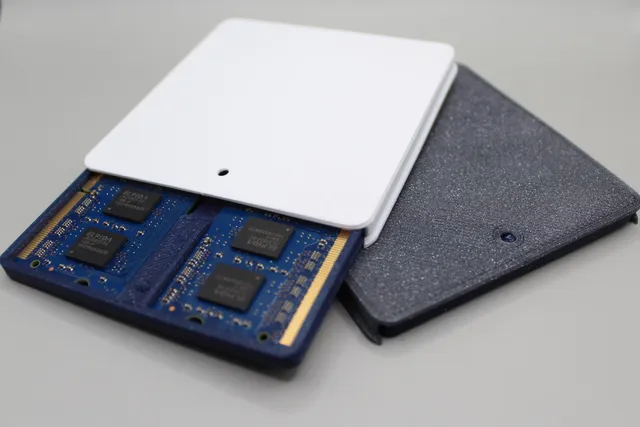 Stackable Laptop's RAM storage boxes (SO-DIMM – 67.5mm version)