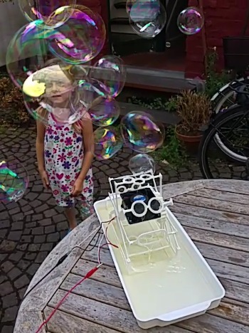 Vertical Bubble Machine