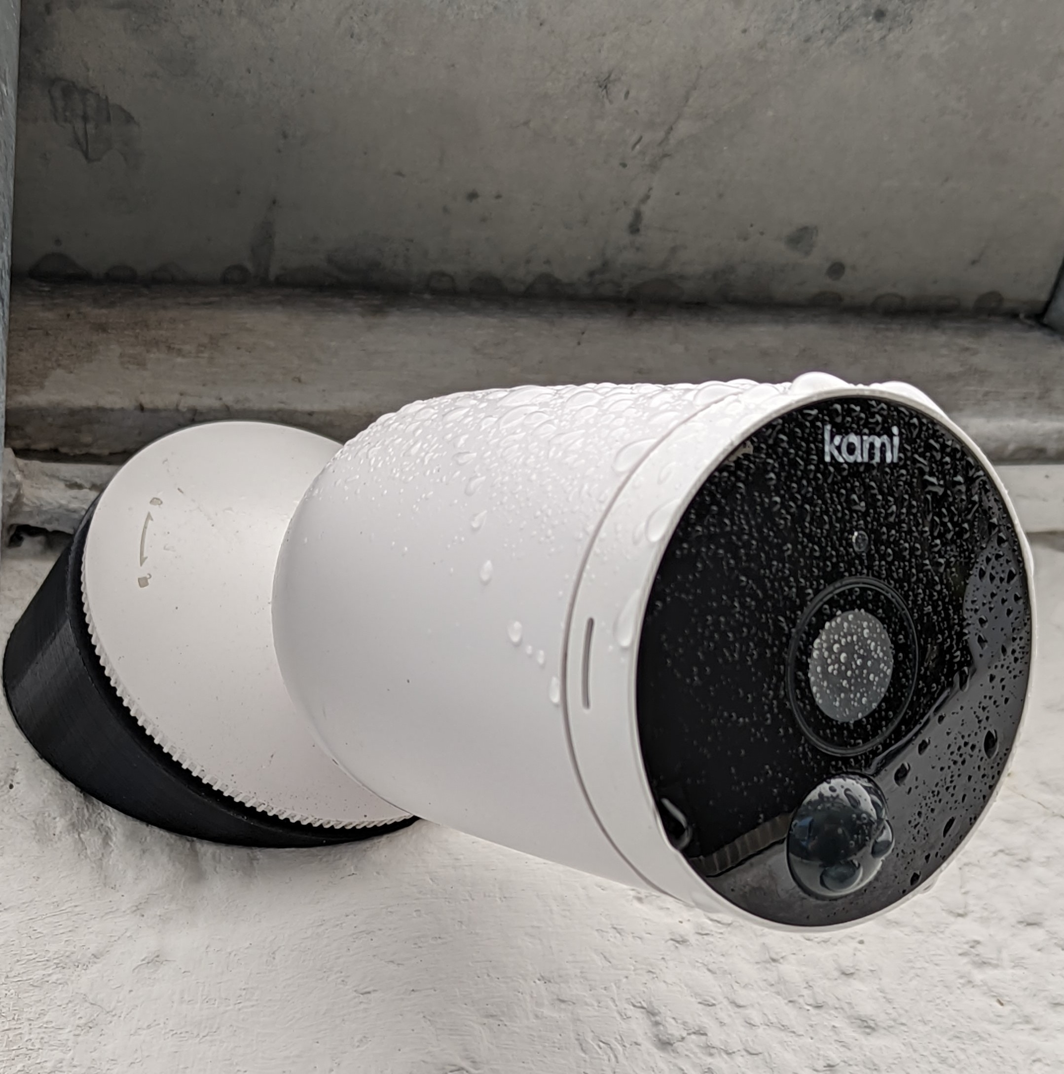 Kami Yi wire-free outdoor camera wall mount