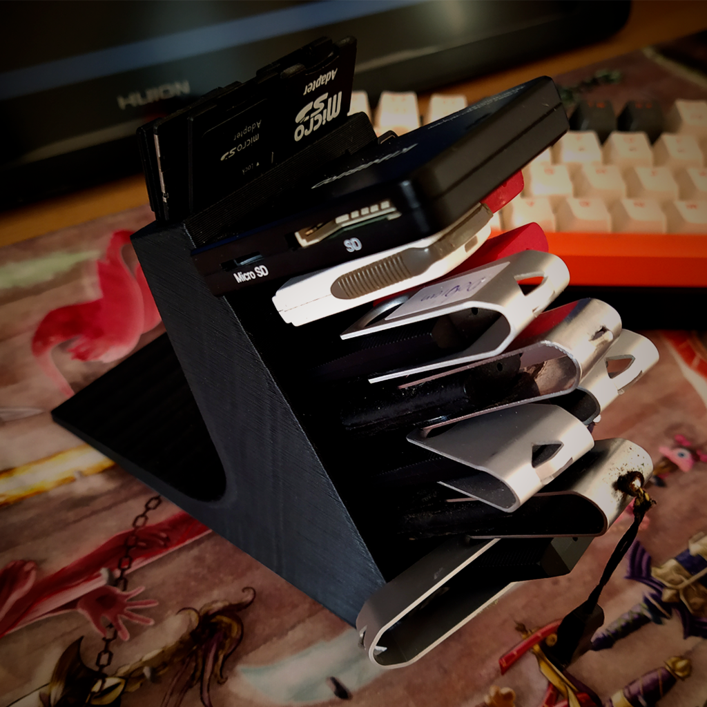 Miniatura 2 do modelo 3D Vertical USB Stand