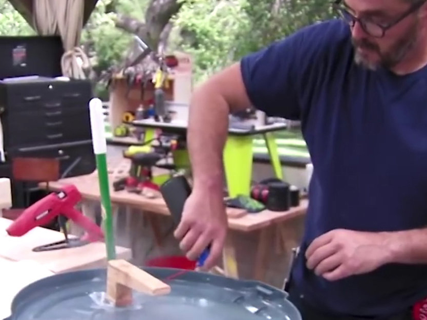 Garbage Can Lid Hook — miniatura 3